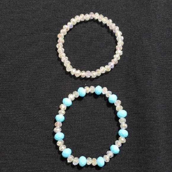 CRYSTAL WHITE AND BLUE BEAD STRETCH BRACELET HANDMADE - Picture 3 of 6